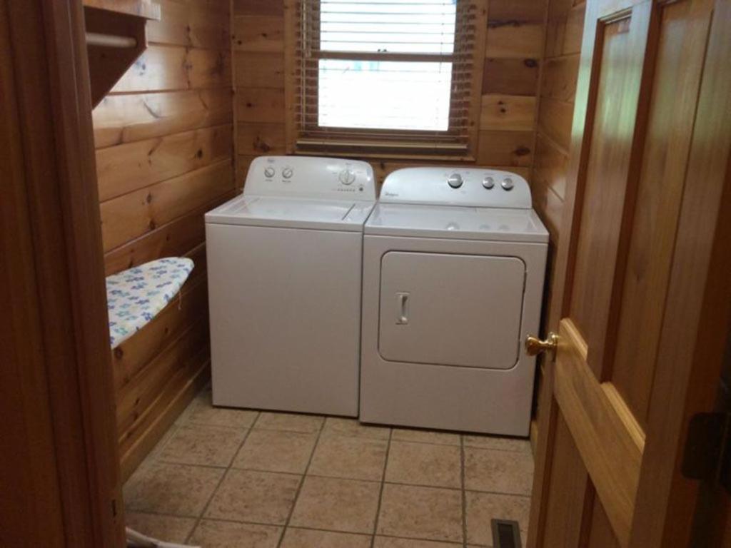 Spacious Party Hut Near Attractions McCookville Exterior photo