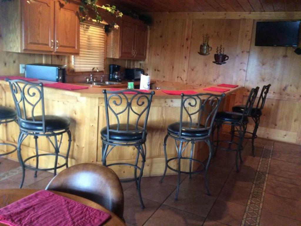 Spacious Party Hut Near Attractions McCookville Exterior photo