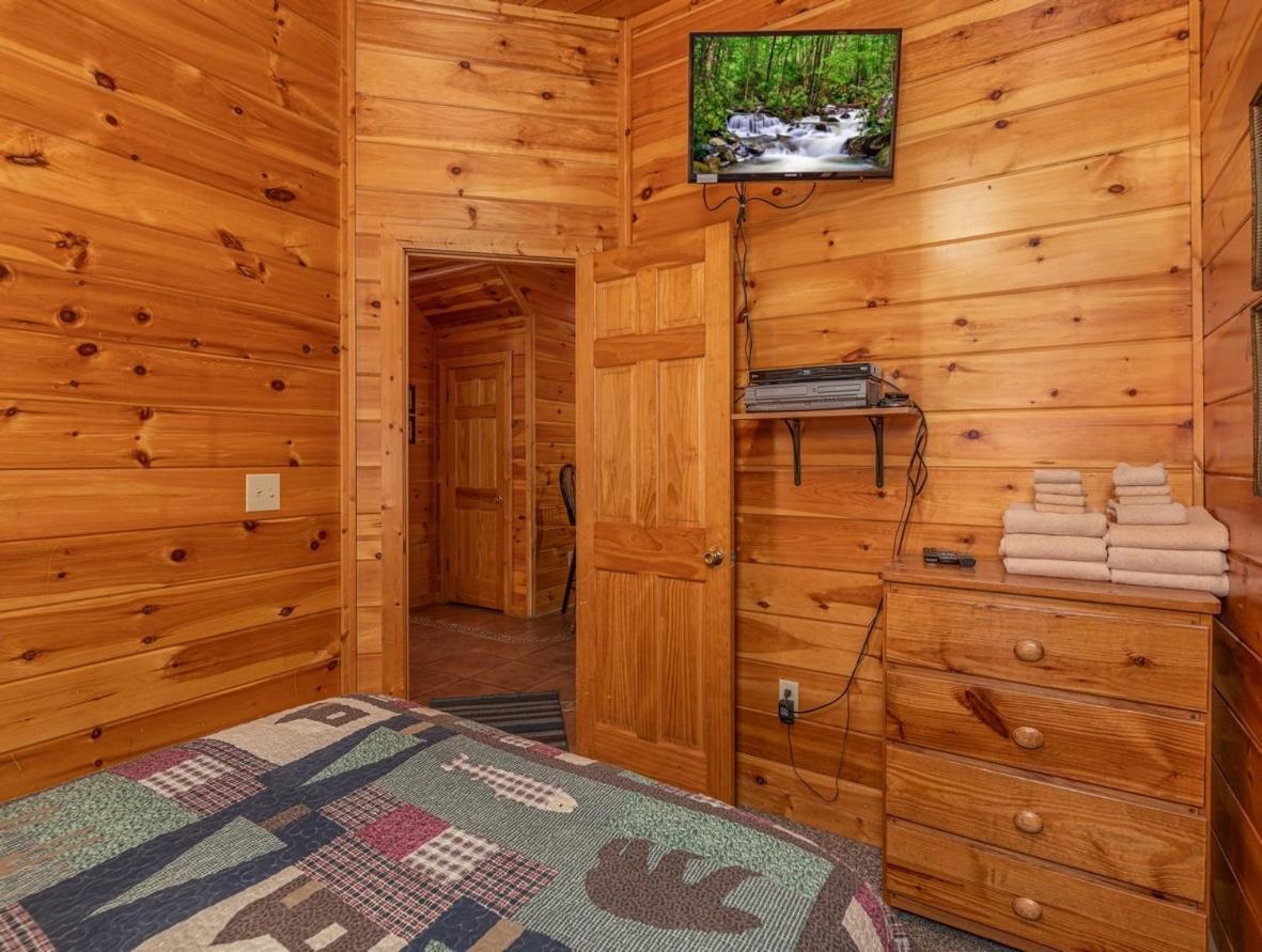 Spacious Party Hut Near Attractions McCookville Exterior photo