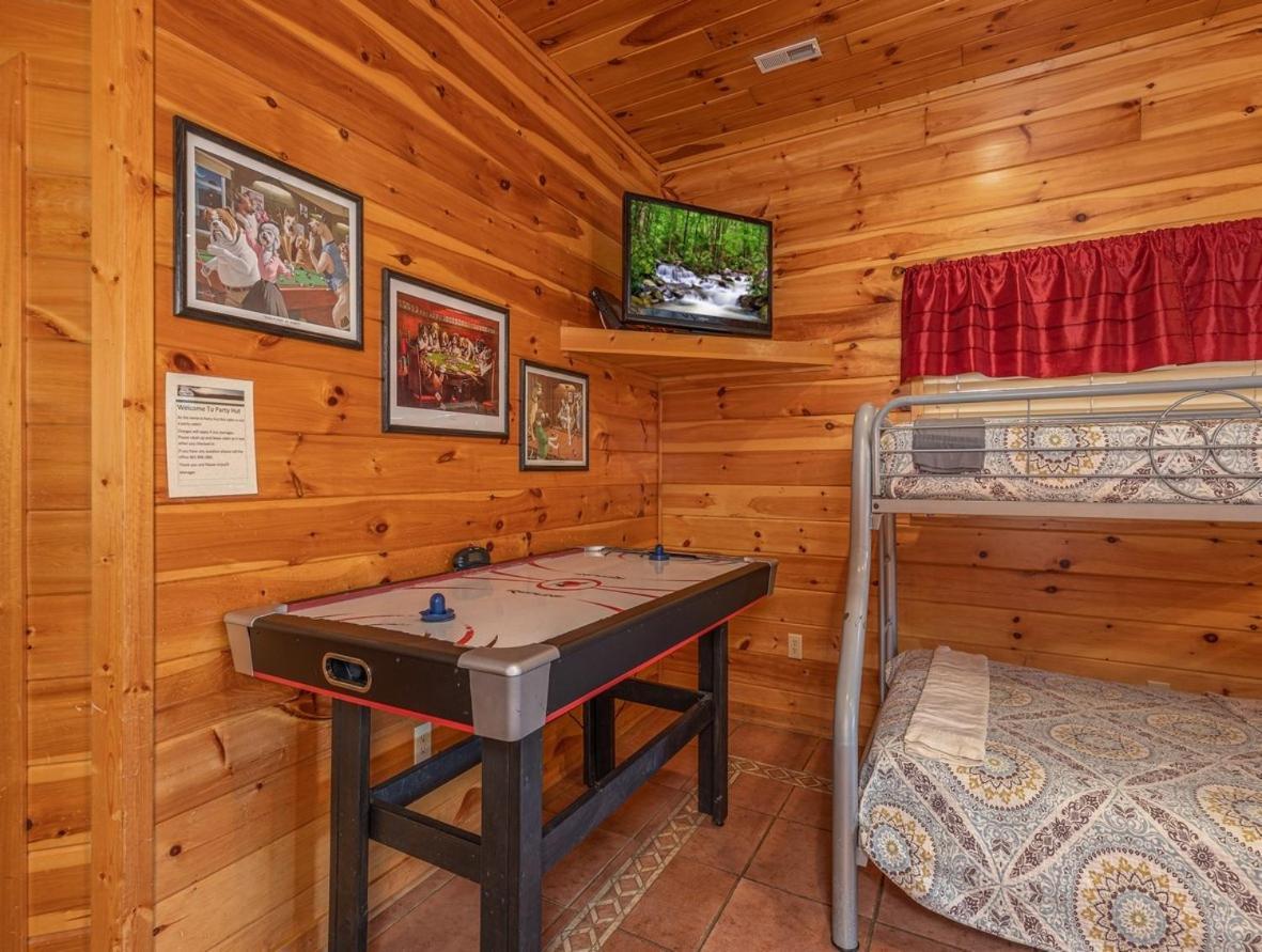 Spacious Party Hut Near Attractions McCookville Exterior photo